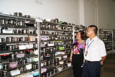 學(xué)校自營食堂 保證學(xué)生飲食安全